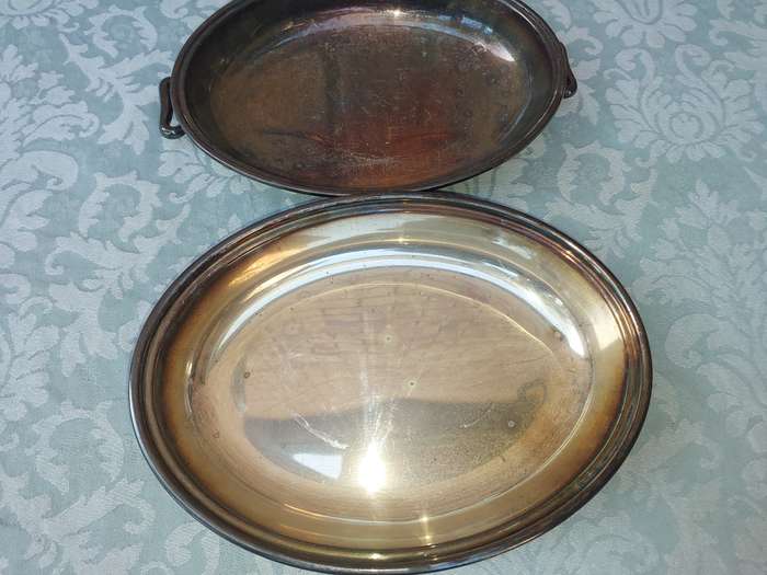 A VINTAGE EPNS TUREEN SOLD AS IS
