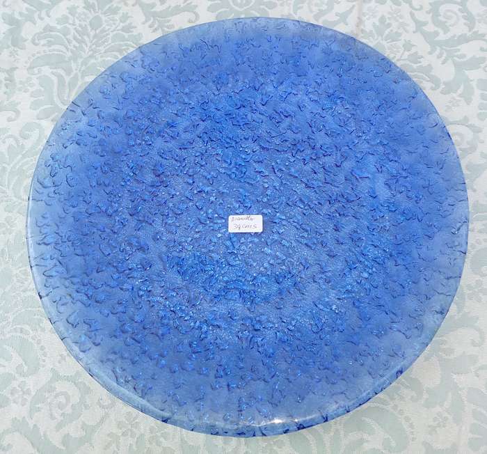 A LARGE ART DECOR  COBOLT BLUE FRUIT PLATTER 39 CENTIMETERS IN DIAMETER SOLD AS IS