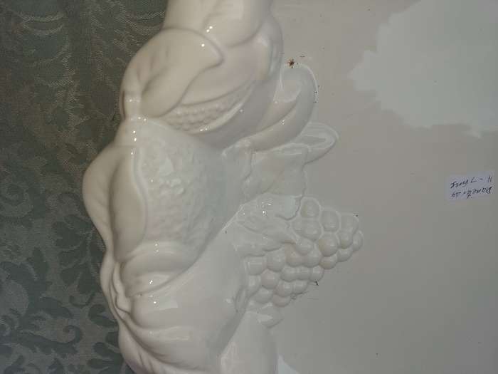 AN ART DECOR WHITE GARNITO CERAMICA MADE IN ITALY SERVING BOWL