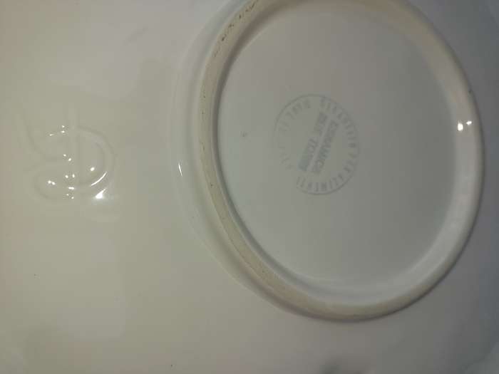 AN ART DECOR WHITE GARNITO CERAMICA MADE IN ITALY SERVING BOWL