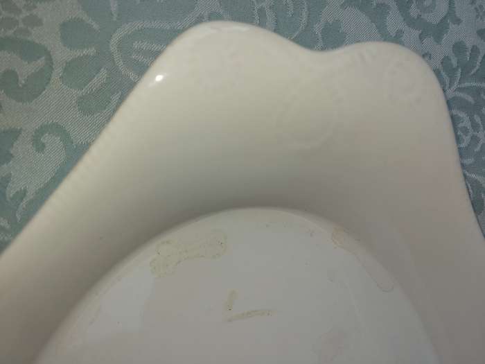 A VINTAGE LARGE OVAL OVEN PROOF CASSEROLE PORCELAIN CERAMIC