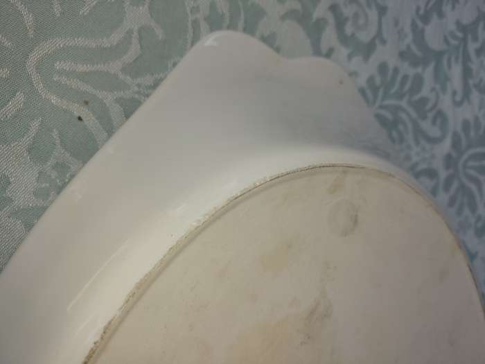 A VINTAGE LARGE OVAL OVEN PROOF CASSEROLE PORCELAIN CERAMIC