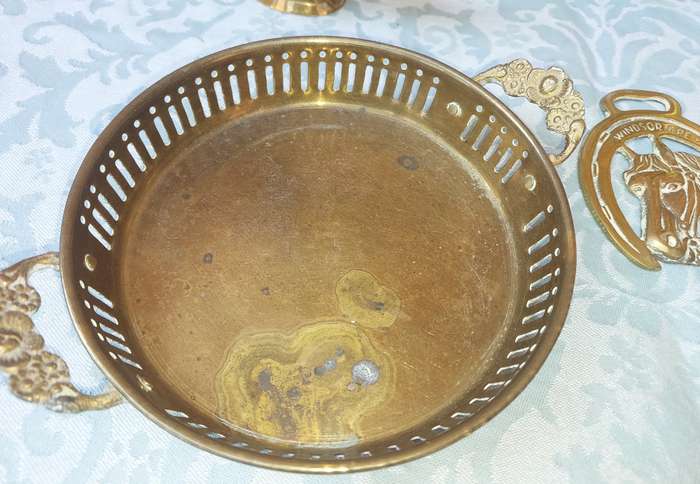 A COLLECTION OF ART DECOR BRASS UTENSILS AND FIGURINES