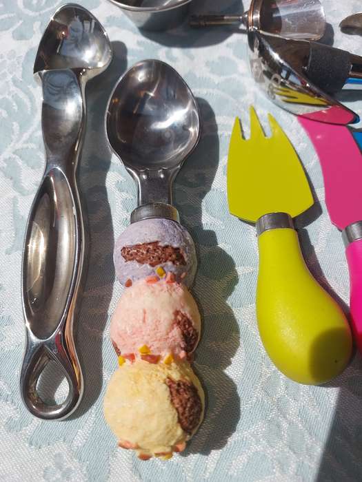 A COLLECTION OF CUTLERY SOLD AS IS