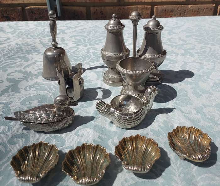 AN ANTIQUE COLLECTION KITCHEN UTENSILS SOLD AS IS