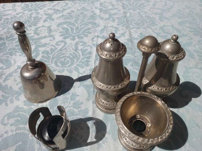 AN ANTIQUE COLLECTION KITCHEN UTENSILS SOLD AS IS