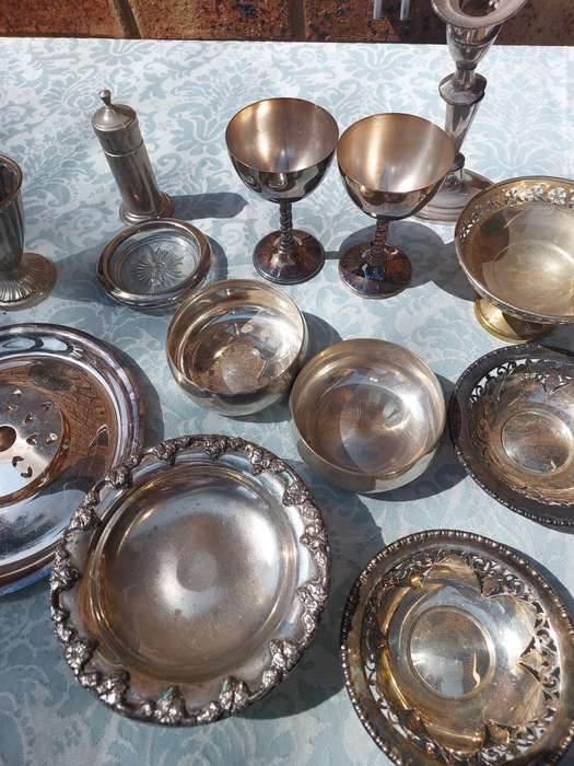 A BULK COLLECTION VINTAGE AND ANTIQUE KITCHENALIA