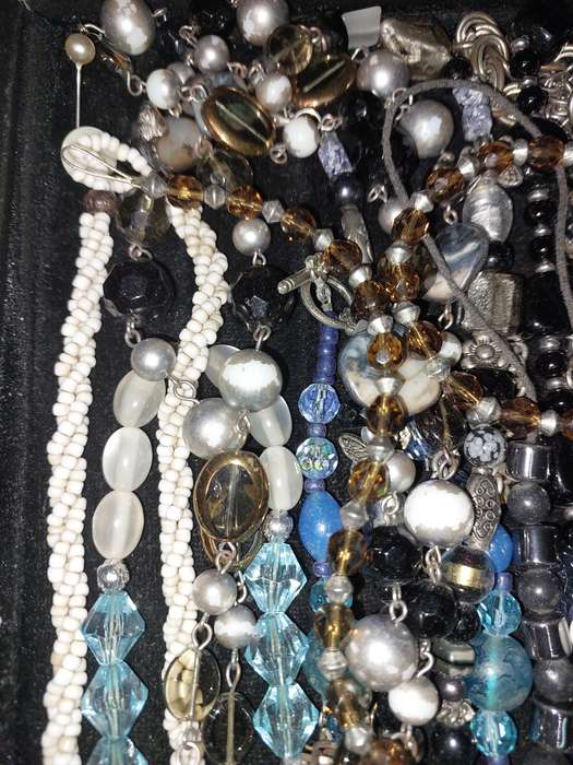 A BULK COLLECTION OF COSTUME NECKLACES
