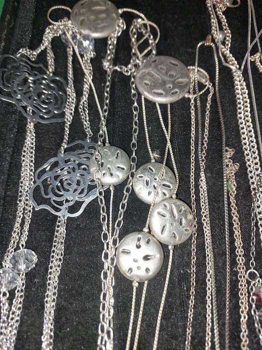 A COLLECTION OF FASHION COSTUME NECKLACES