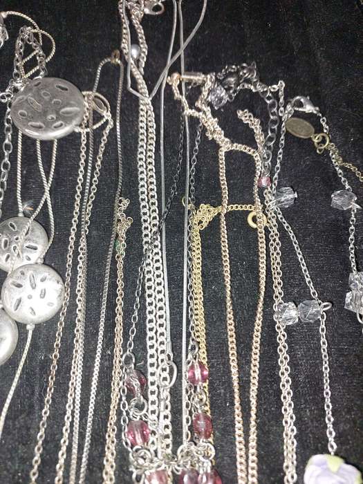 A COLLECTION OF FASHION COSTUME NECKLACES