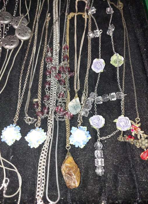 A COLLECTION OF FASHION COSTUME NECKLACES