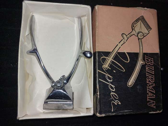 A VINTAGE SET OF VANITY TOOLS SOLD AS IS