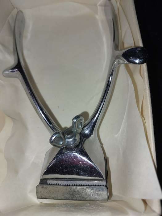 A VINTAGE SET OF VANITY TOOLS SOLD AS IS