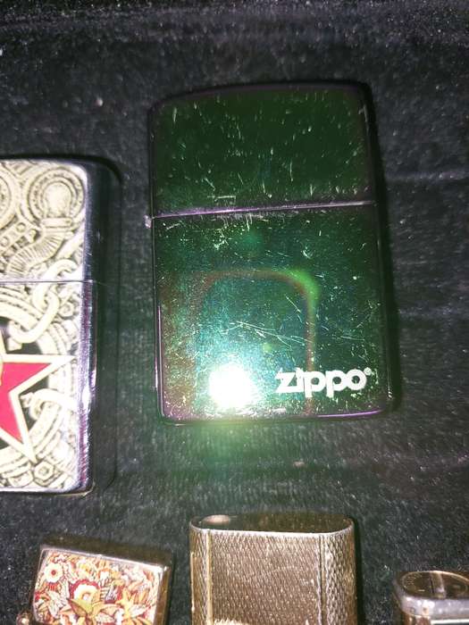 A VINTAGE AND ANTIQUE COLLECTION OF CIGARETTE LIGHTERS