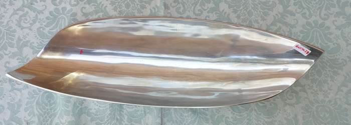 A 60-CENTIMETER-IN-LENGTH ART DECOR, CAROL BOYES STYLE, ALUMINIUM ALLOY TRAY