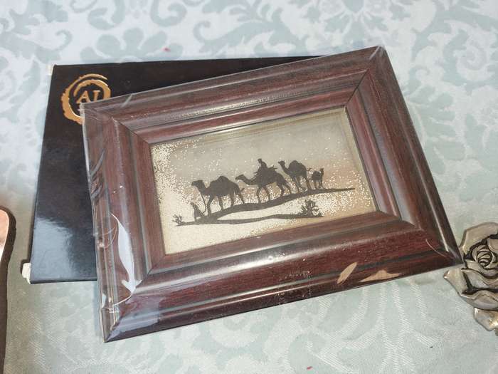 A COLLECTION OF NOVELTY ITEMS