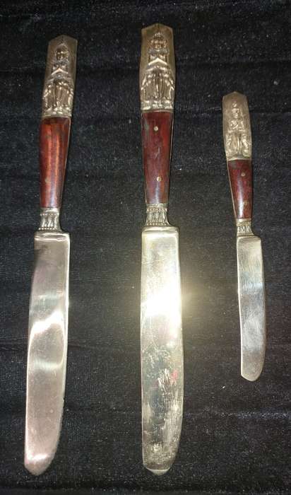 A VINTAGE COLLECTION OF BRASS CUTLERY MADE IN THAILAND