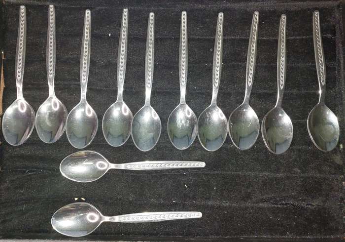 A SET OF 12 VINTAGE TEASPOONS OF STAINLESS STEEL