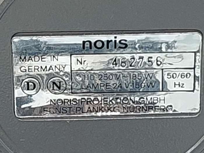 A VINTAGE NORIS H24 SLIDE PROJECTOR MADE IN GERMANY