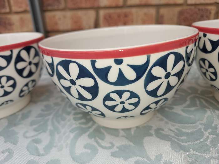 A SET OF 3 CEREAL BOWLS BY WOOLWORTHS