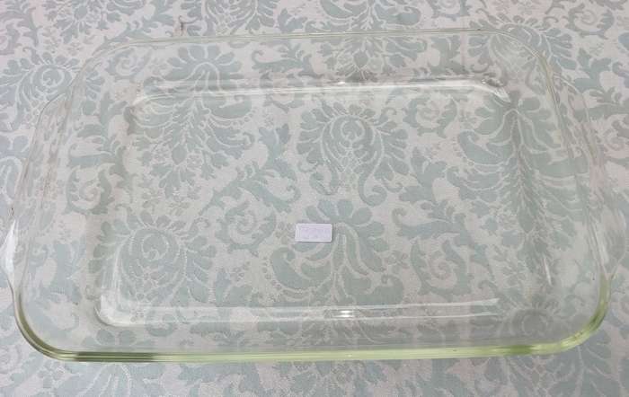A PYREX OVEN PROOF AND MICROWAVE USE CASSEROLE SOLD AS IS