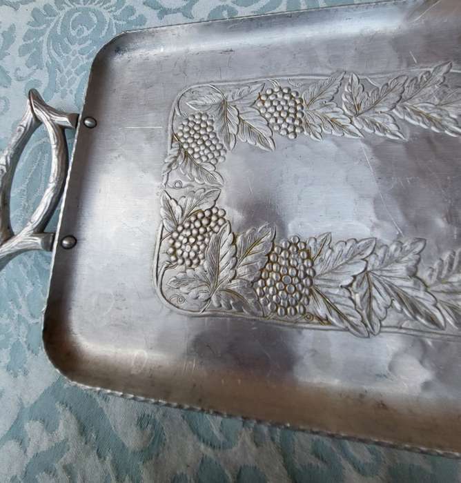 A VINTAGE ALUMINUM ALLOY RECTANGULAR ART DECOR SERVING TRAY