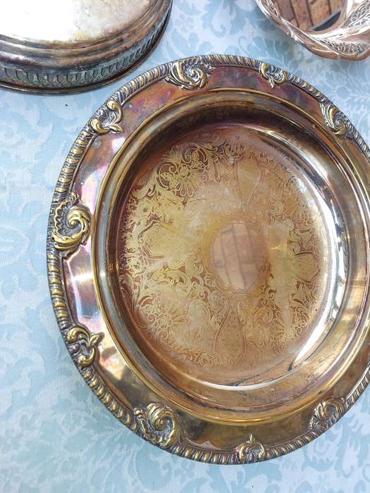 A VINTAGE JOBLOT SILVERPLATED SERVING TRAYS