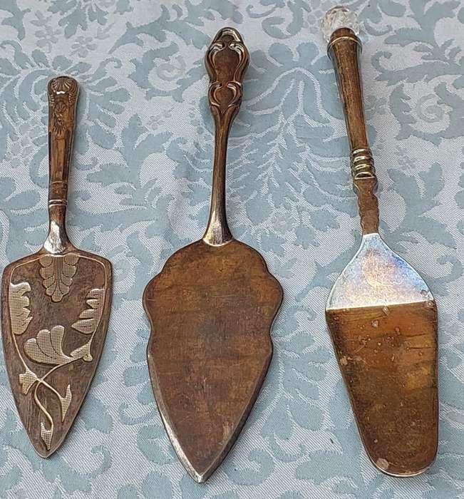 THREE VINTAGE HEAVY DUTY CAKE CUTLERY