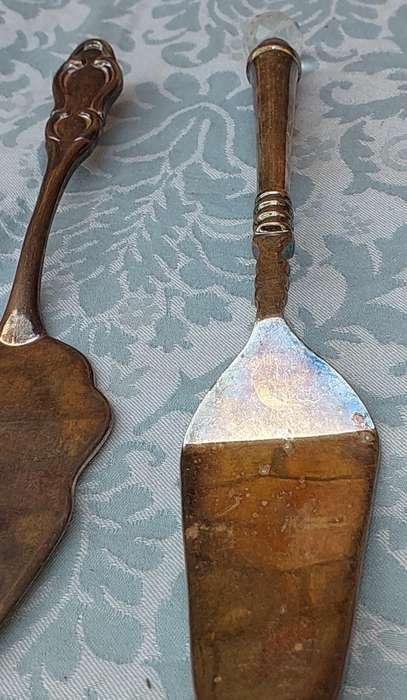 THREE VINTAGE HEAVY DUTY CAKE CUTLERY