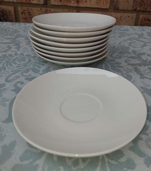 A COLLECTION OF 9 STUDIO WHITE PORCELAIN SAUCERS