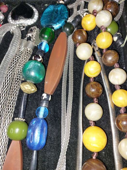 A COLLECTION OF QUALITY COSTUME NECKLACES SOLD AS IS