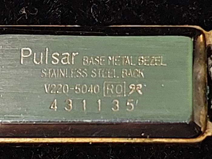 A VINTAGE GOLD PLATED LADIES PULSAR QUARTZ WATCH