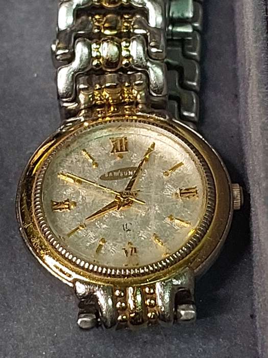 A PAIR OF QUARTZ SAMSUNG WRIST WATCHES