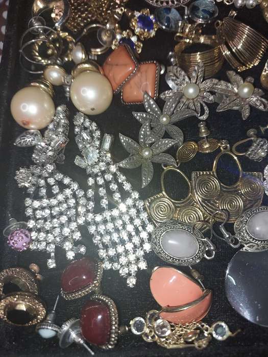 A BULK COLLECTION OF VINTAGE EARRINGS SOLD AS IS