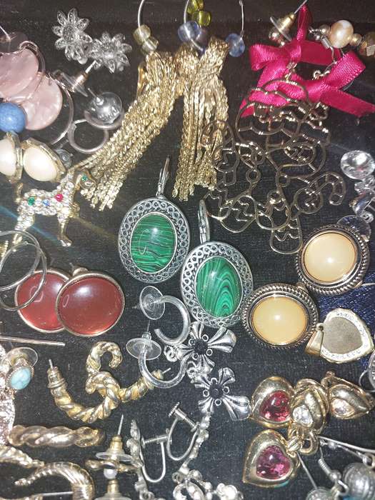 A BULK COLLECTION OF VINTAGE EARRINGS SOLD AS IS