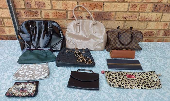 A JOBLOT USED HANDBAGS AND PURSES