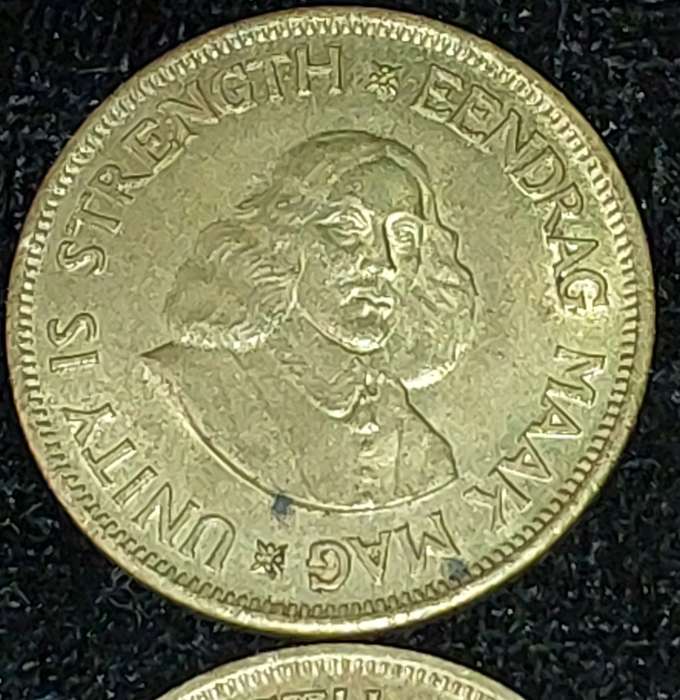 A COLLECTION OF 5 ANTIQUE  SOUTH AFRICAN BRASS 1 CENT COINS