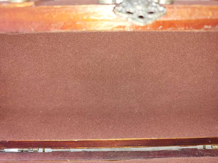 A VINTAGE CHEST STYLE WOODEN JEWELRY BOX