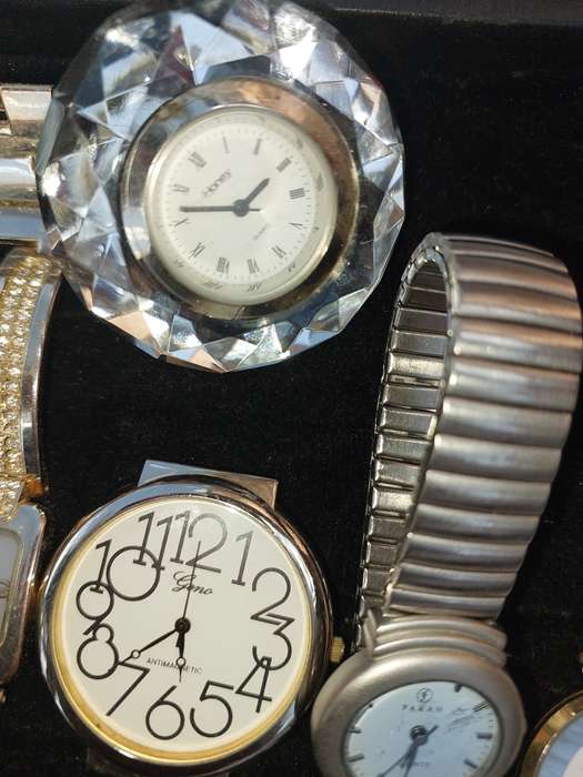 A VINTAGE COLLECTION DRESS WATCHES