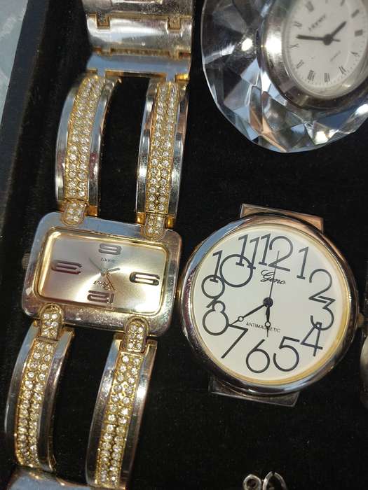 A VINTAGE COLLECTION DRESS WATCHES
