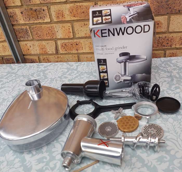 A VIRTUALLY BRAND NEW KENWOOD CHEF MAJOR MULTI FOOD GRINDER AT950A