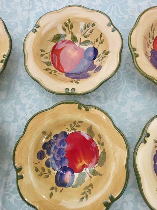 A SET OF EIGHT HAND PAINTED FRUIT SCENE FRUIT BOWLS MADE IN CHINA