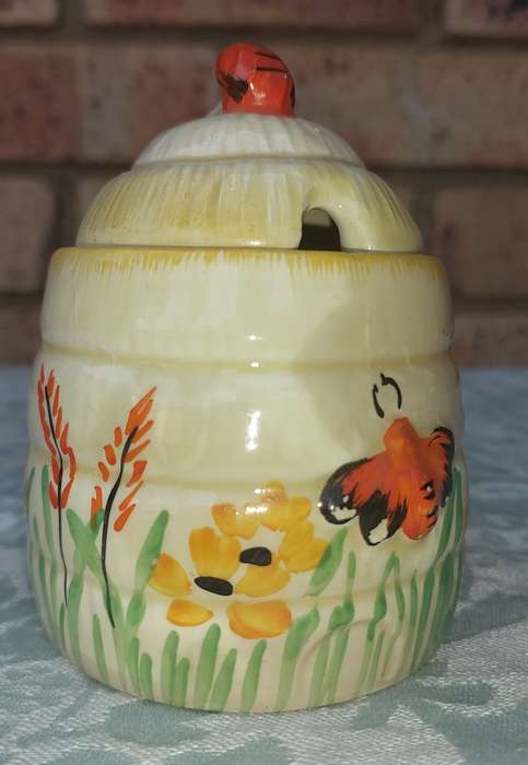A VINTAGE WADEHEATH ENGLAND PORCELAIN HONEY POT