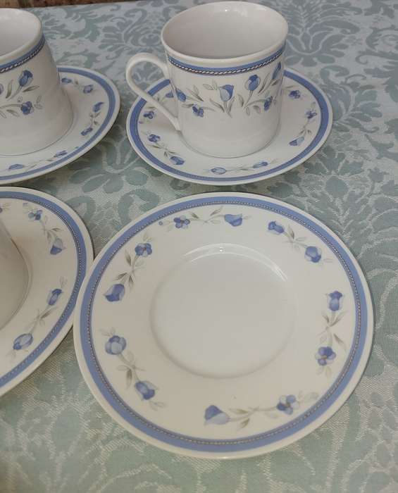 A VINTAGE COLLECTION OF SEVEN TEA CUPS AND EIGHT SAUCERS  BY HANDJADE CHINA