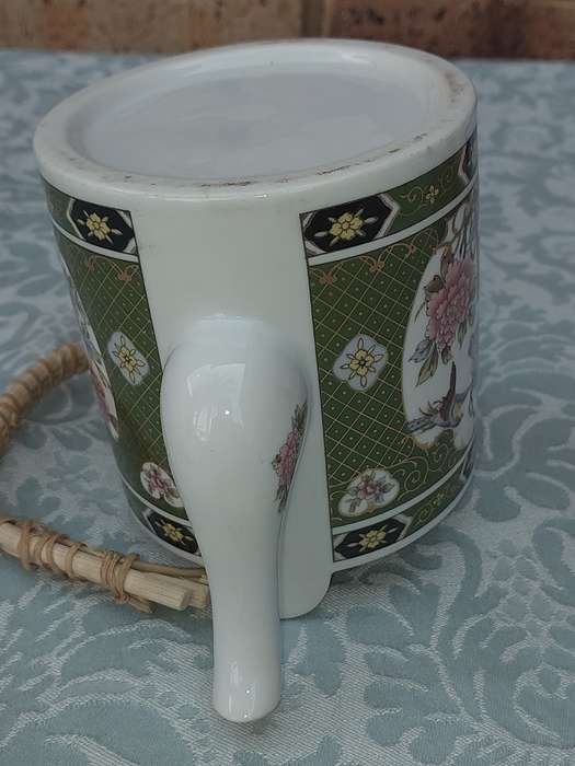 Beautiful Antique Chinese Export Teapot with Delicate Details