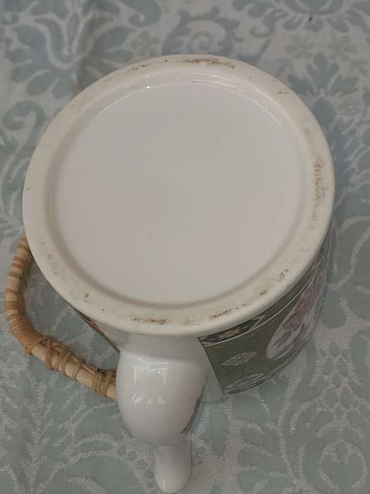 Beautiful Antique Chinese Export Teapot with Delicate Details