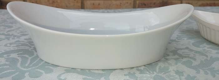 A COLLECTION OF 3 AU GRATIN DISHES SOLD AS IS