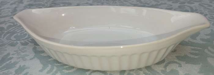 A COLLECTION OF 3 AU GRATIN DISHES SOLD AS IS