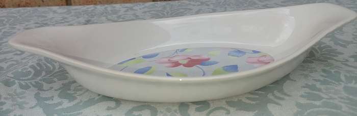 A COLLECTION OF 3 AU GRATIN DISHES SOLD AS IS