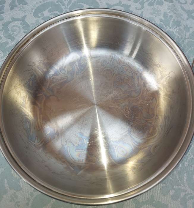 A STAINLESS STEEL SERVING CASSEROLE